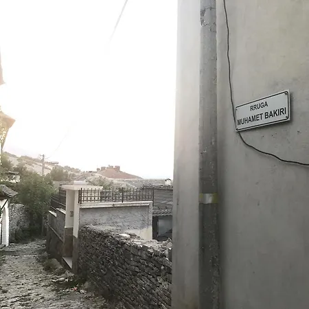 Hoxha's House Apartmán